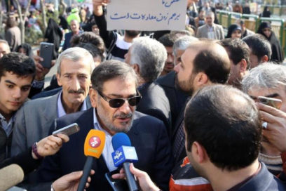 Israel tira la piedra y esconde la mano