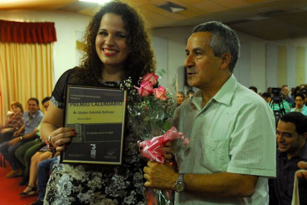 Gladys Gabriela Balloqui recibió el Premio en la categoría de Teatro. Foto: Yoandry Ávila Guerra