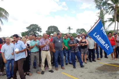 Entregan Bandera de Proeza Laboral a colectivos de Sancti Spíritus