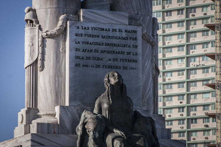 “A las víctimas el Maine que fueron sacrificadas por la voracidad imperialista en afán de apoderarse de la Isla de Cuba”. Foto: René Pérez Massola