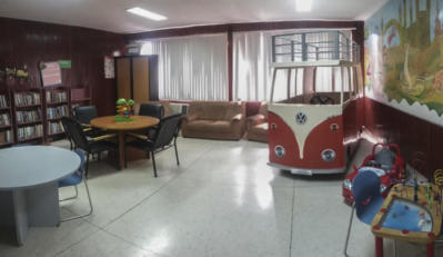 El salón donde se imparten las lecciones es espacio educativo y de recreación. Foto: Reno Massola