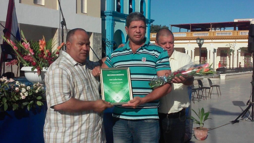 Durante el acto fueron reconocidos los trabajadores de mejor desempeño en el logro de la higiene comunal. Foto de la autora