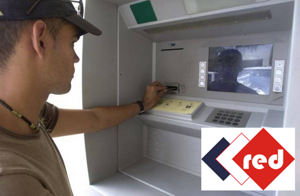 1997 - Instalación del primer cajero automático y se emiten las primeras tarjetas bajo la marca RED. | foto y gráficos: Cortesía del Banco Central de Cuba
