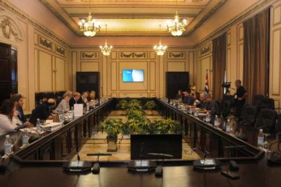 Eurodiputados fortalecerán acciones contra bloqueo de EE.UU. a Cuba