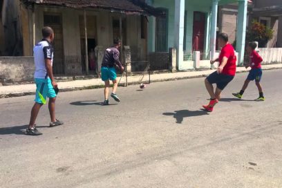 Goles callejeros en La Habana