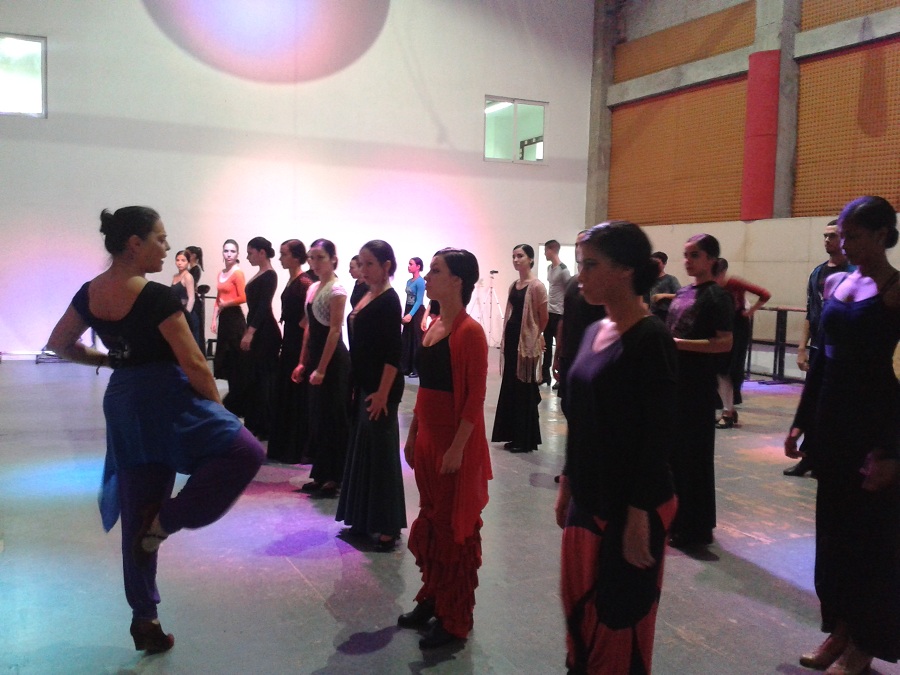 La bailarina y coreógrafa Stella Arauzo en una clase magistral. Foto: Elaine Caballero Sabugueiro