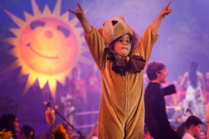 Cantándole al Sol en el Lázaro Peña