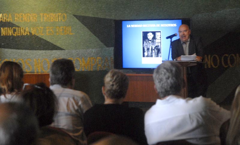 Las palabras de agradecimiento por parte de los laureados estuvieron a cargo de Ciro Bianchi Ross. Foto: Agustín Borrego Torres