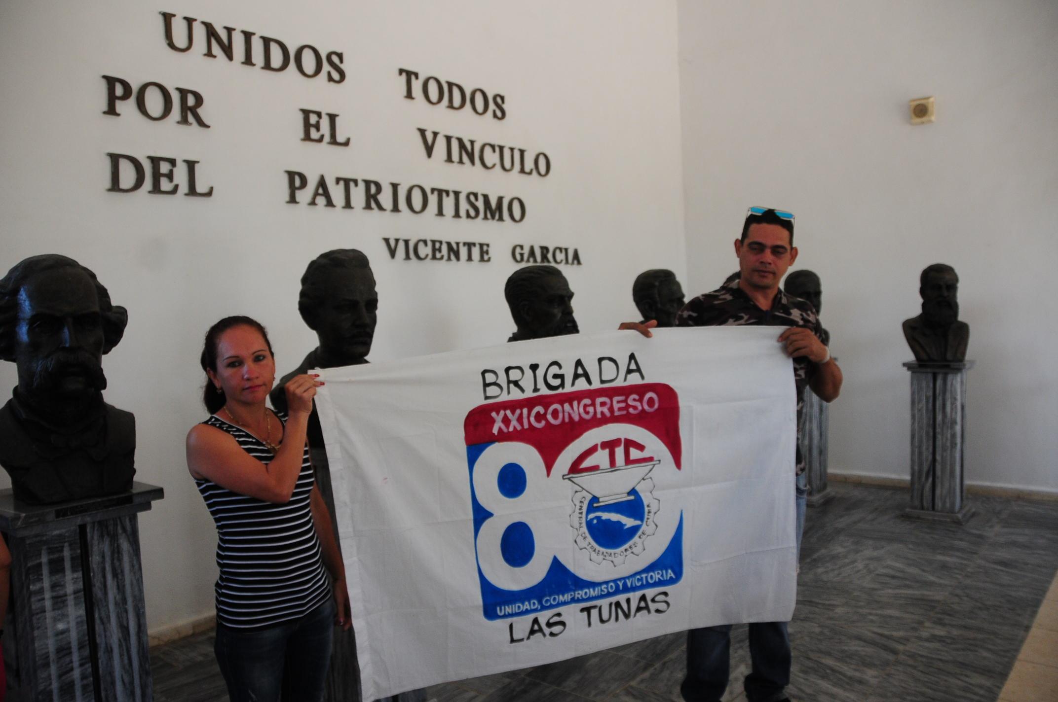 Abanderan brigada XXI Congreso de la CTC