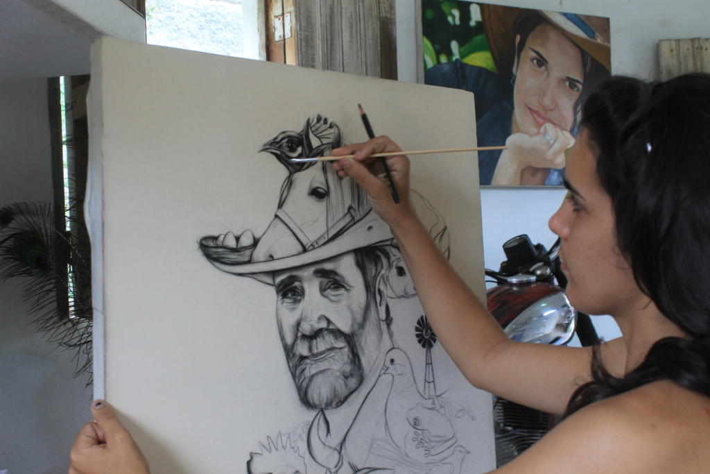 La pintura sigue en ella, y la hace desde la finca, su lugar de autoempleo.