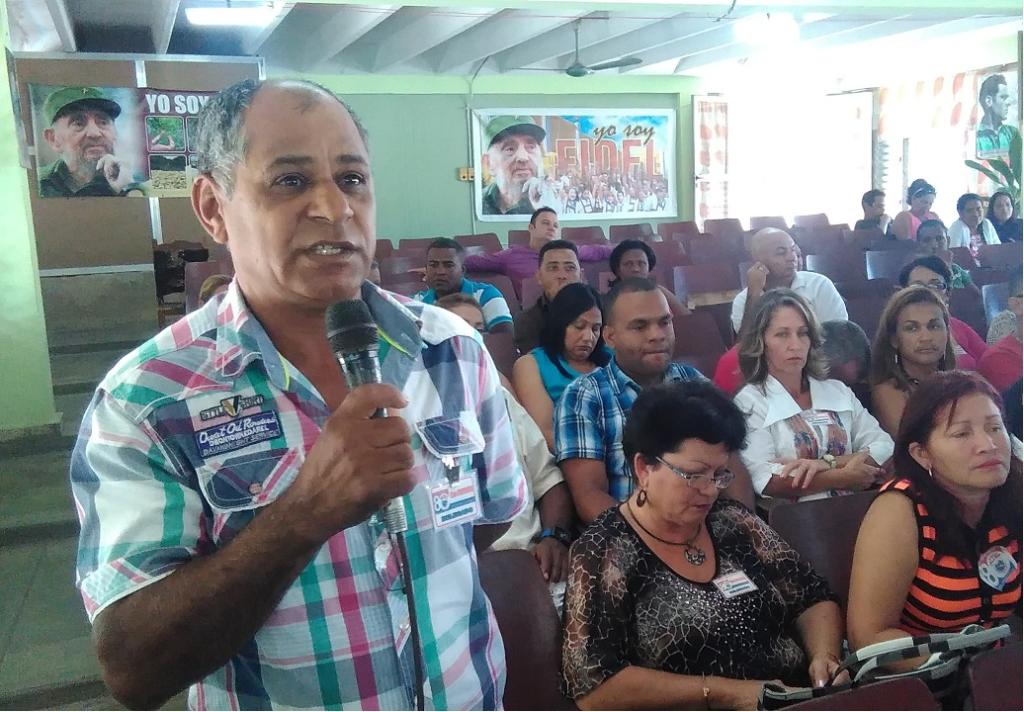 El Sindicato tiene que batallar hasta encontrar soluciones a los problemas, dijo este representante de la industria alimentaria, quien alzó su voz para denunciar los continuos atrasos con el pago del salario. Foto: Betty Beatón Ruiz