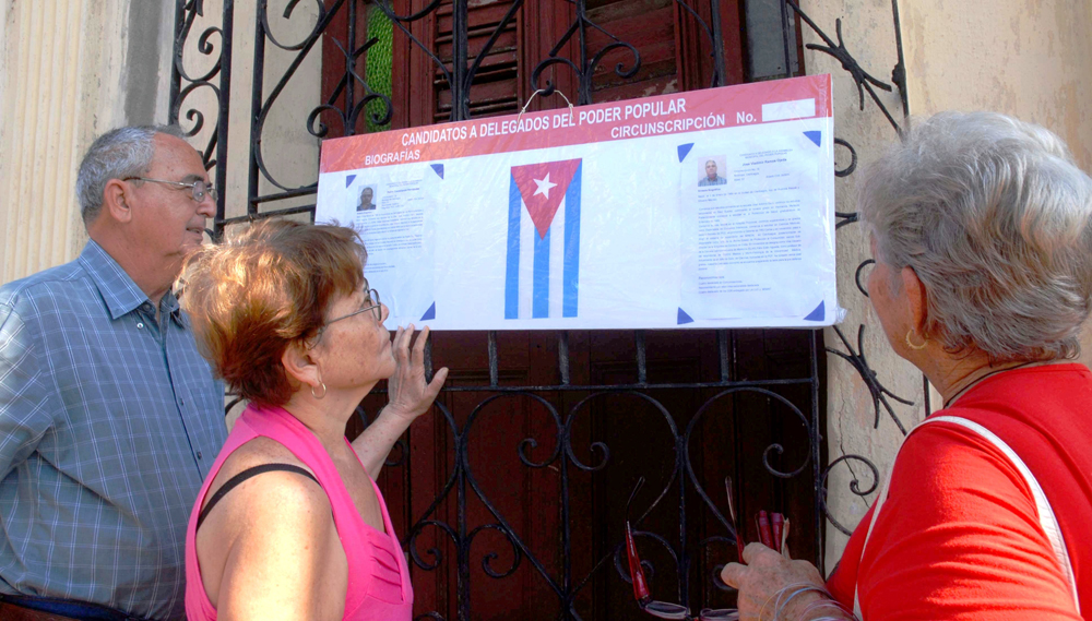 Están expuestas las biografías y fotos de los candidatos, y el listado de los electores. Foto: Modesto Gutiérrez