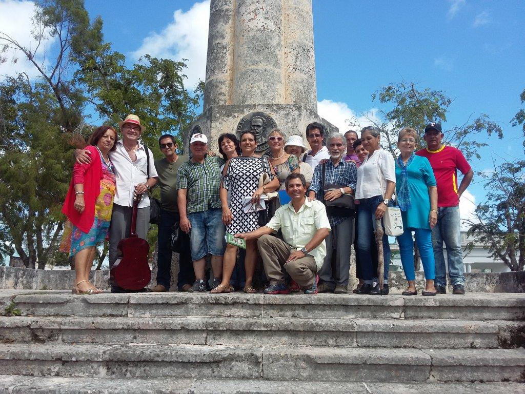 El pasado año, los participantes del XII Encuentro Décima al filo, procedentes de varias provincias, realizaron numerosas acciones literarias alrededor del emblemático Parque Constitución.