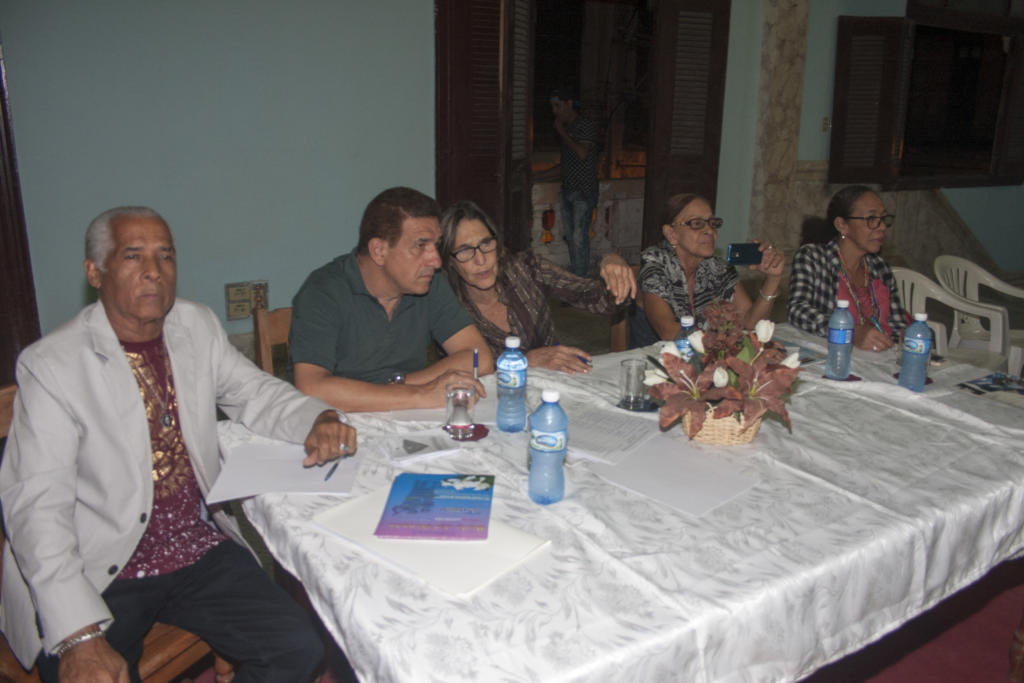 De izquierda a derecha, Pedro Águila Peñalver; Frank Padrón Nodarse; Rosario Cárdenas, presidenta del jurado, Deysi Villalejo y María del Carmen Borroto.