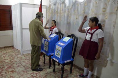 El General de Ejército Raúl Castro ejerció su voto
