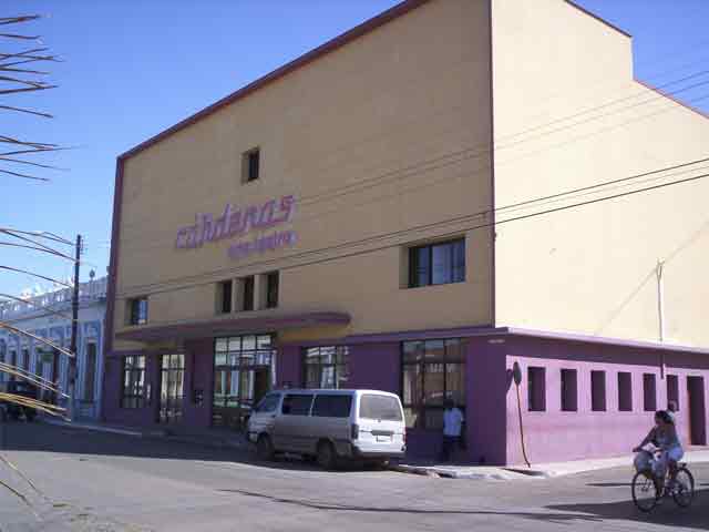 El cine -teatro fue remodelado en el año 2005.