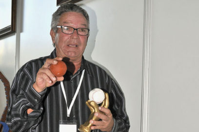 – Importaciones = Pelotas + Carbonell