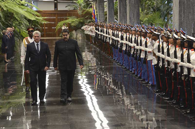 Recibe Díaz-Canel a Maduro