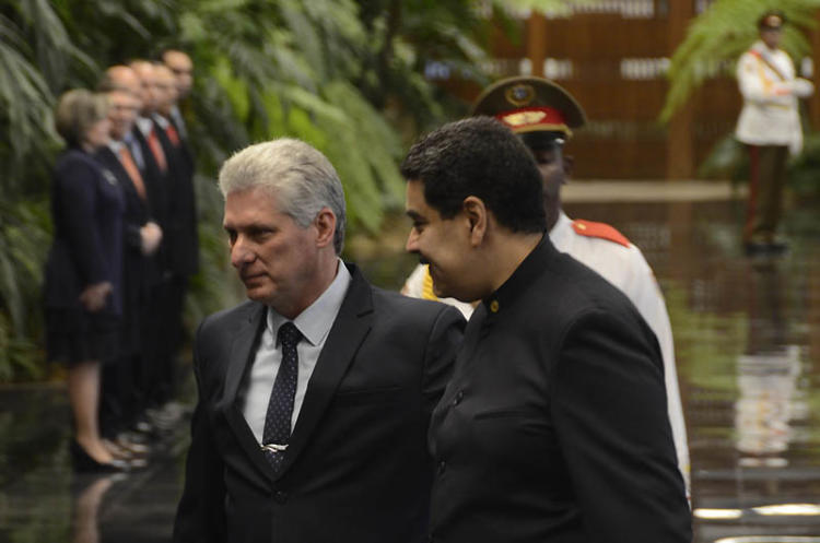 Recibe Díaz-Canel a Maduro