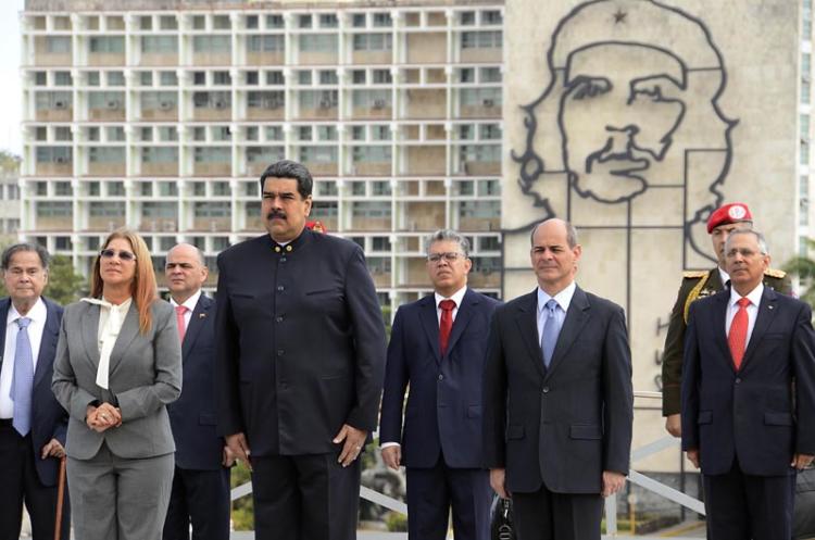 Maduro rinde honores a José Martí