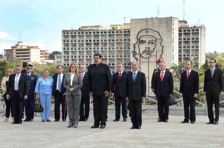 Maduro rinde honores a José Martí