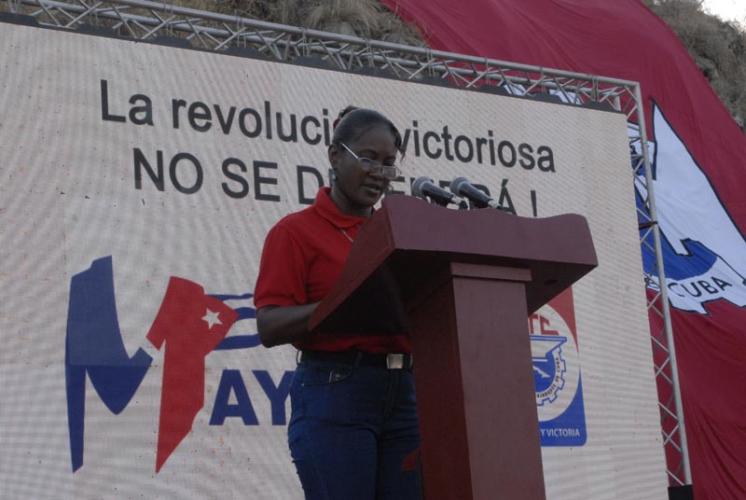 La joven trabajadora Marlenis González Díaz, significó que en la VIII Cumbre de las Américas la delegación cubana impidió que agentes pagados por el imperialismo suplantaran a nuestra verdadera sociedad civil. Foto: Agustín Borrego Torres.