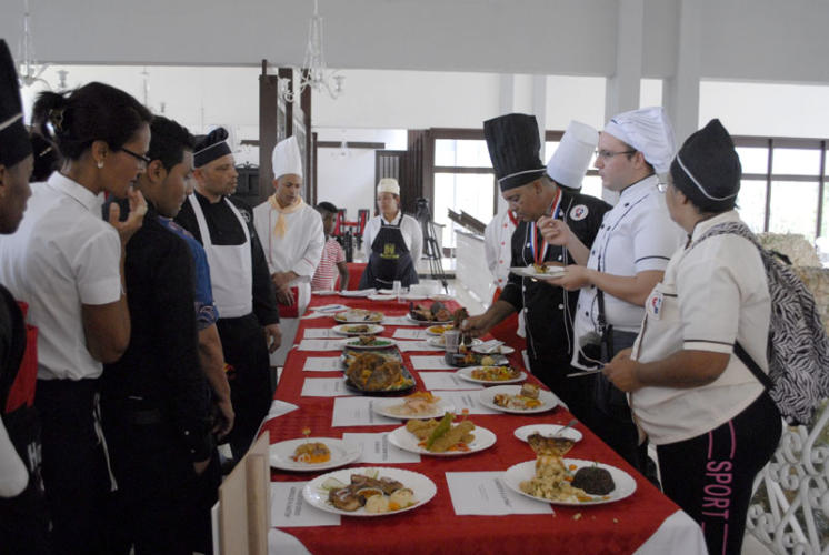 Un propósito del Parque Lenin es continuar trabajando en la capacitación y preparación de su personal especializado fundamentalmente en cocina internacional. Foto: Agustín Borrego Torres