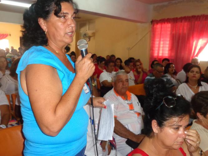María Victoria Delgado, trabajadora de la Torrefactora, expuso las insatisfacciones salariales de su colectivo. Foto: Yuleiky Obregón Macías