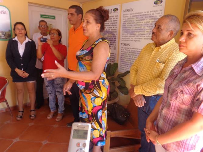 La secretaria general de la CTC en Las Tunas, Elena Chagues Leyva, reconoció los aportes de Emprestur al desarrollo turístico del país. Foto: Jorge Pérez Cruz
