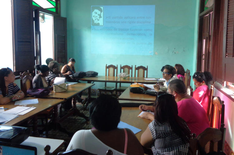 El Encuentro con la Historia efectuado en Cienfuegos forma parte del programa de actividades con motivo del próximo Primero de Mayo. Foto: Barreras Ferrán.