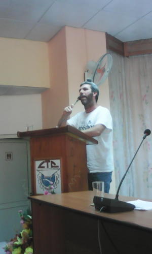 Podrá haber luchas internas de los trabajadores, pero su contenido trasciende fronteras y adquiere connotación internacional, afirmó el dirigente sindical uruguayo Javier Díaz. Foto: Vivian Bustamante Molina