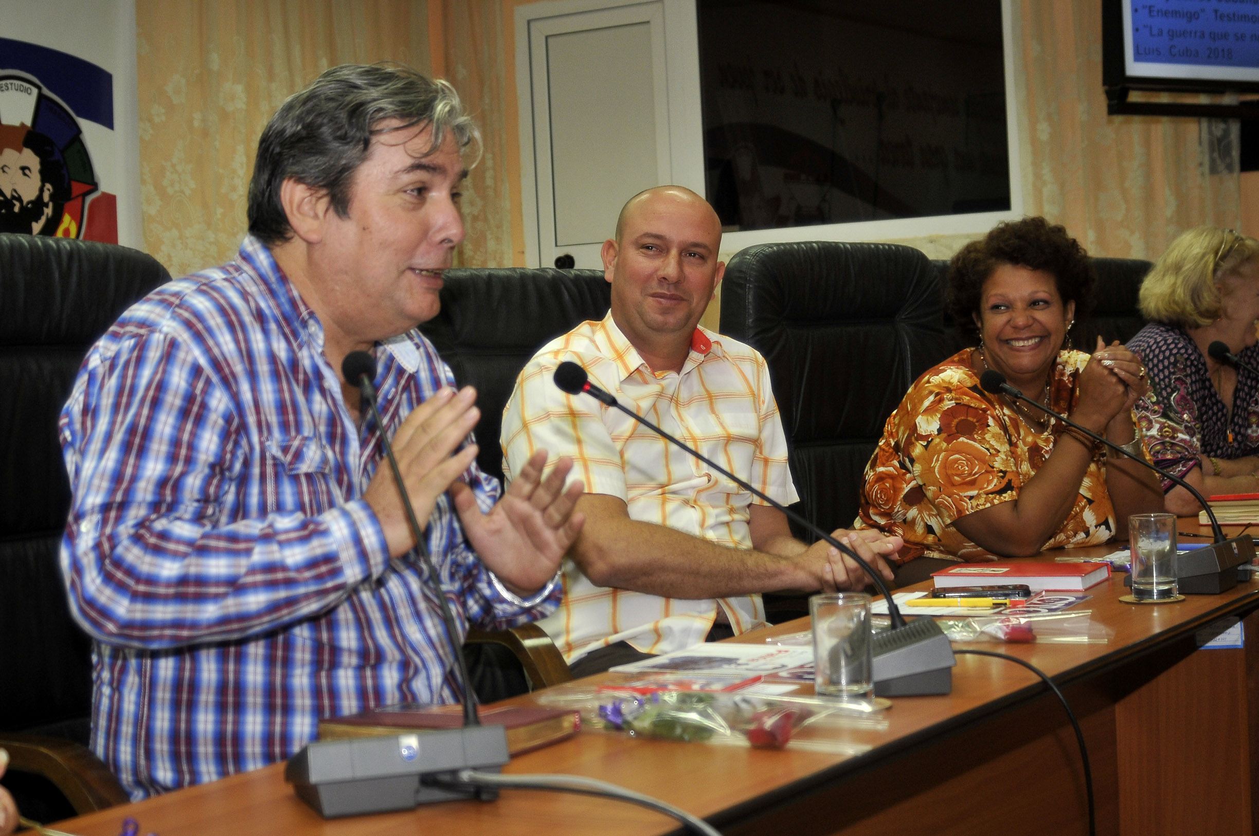De gran interés resultó el conversatorio a cargo de ex agente de la Seguridad del Estado Raúl Capote al referirse a su labor cuando fue captado por la Agencia Central de Inteligencia (CIA) y recordó los métodos utilizados contra la juventud cubana para intentar socavar a la Revolución. Foto: José Raúl Rodríguez Robleda