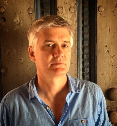 Celdrán cursó estudios de Dramaturgia en el Instituto Superior de Arte, donde se graduó en 1986. Fue miembro del jurado del 24.o Festival del Nuevo Cine Latinoamericano de La Habana, y en el 2007 del Premio Casa de las Américas en la categoría de Teatro. Ha publicado artículos y ensayos teatrales en diversas revistas especializadas. En el año 2006 publicó el libro La escena transparente. Foto: Cortesía del entrevistado