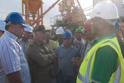 Chequea Ramiro Valdés inversiones de primera bioeléctrica en Cuba