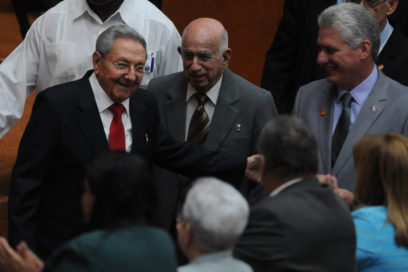 Presidente Raúl Castro vota para elegir Consejo de Estado de Cuba