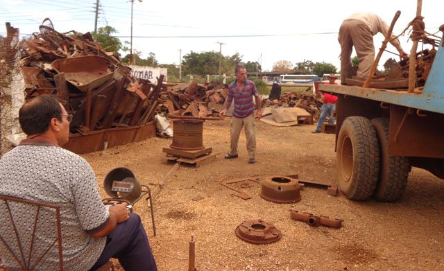 Un aporte voluntario en la recuperación de chatarra ferrosa comenzó el movimiento sindical cubano, destacándose Ciego de Ávila entre las provincias iniciadoras de esta iniciativa. Foto: José Luis Martínez Alejo