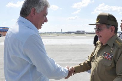 Recibió Raúl a Díaz-Canel a su llegada de Venezuela (+ Video)