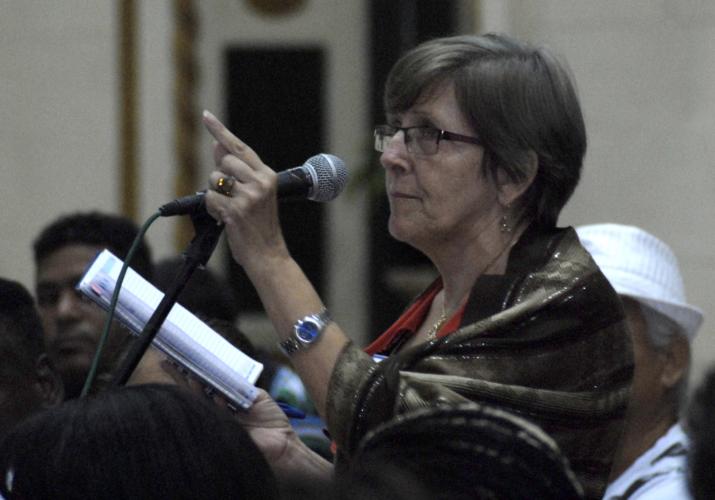 Para la profesora Juana María Borrego, de la Universidad Pedagógica Enrique José Varona, la asamblea de afiliados reviste total importancia para el trabajo político e ideológico. Foto: Agustín Borrego Torres