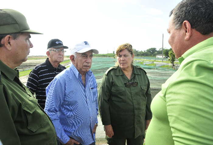 En la Estación de Alevinaje Machado Ventura orientó trabajar de inmediato en las labores que están al alcance de los trabajadores. Foto: Vicente Brito/ Escambray
