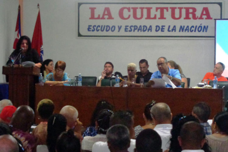 En la Conferencia del SNTC en Cienfuegos los delegados e invitados mostraron diversas preocupaciones. Foto: Barreras Ferrán.