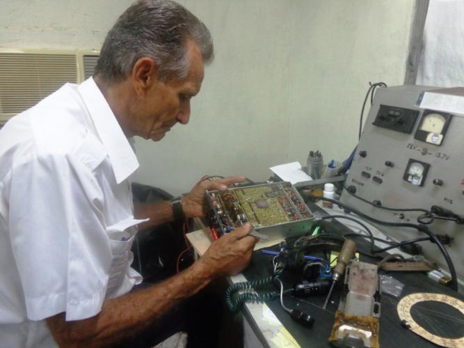 Las innovaciones son esenciales para el funcionamiento de la obsoleta maquinaria de muchas industrias cubanas. Foto: Yuleiky Obregón Macías