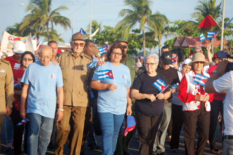 Integrantes de la presidencia del acto en Cienfuegos, encabezados por Gladys Bejerano Portela, vicepresidenta del Consejo de Estado. Foto: Barreras Ferrán.