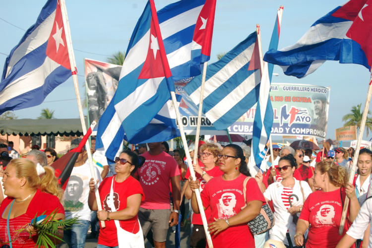 Banderas, patriotismo… Foto: Barreras Ferrán.