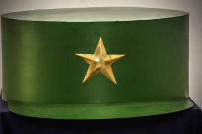 Donan a Cuba réplica metálica de la gorra de Fidel