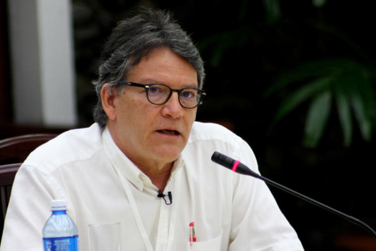 Al frente de la delegación negociadora del Gobierno colombiano estuvo el Dr Gustavo Bell. Foto: René Pérez Massola