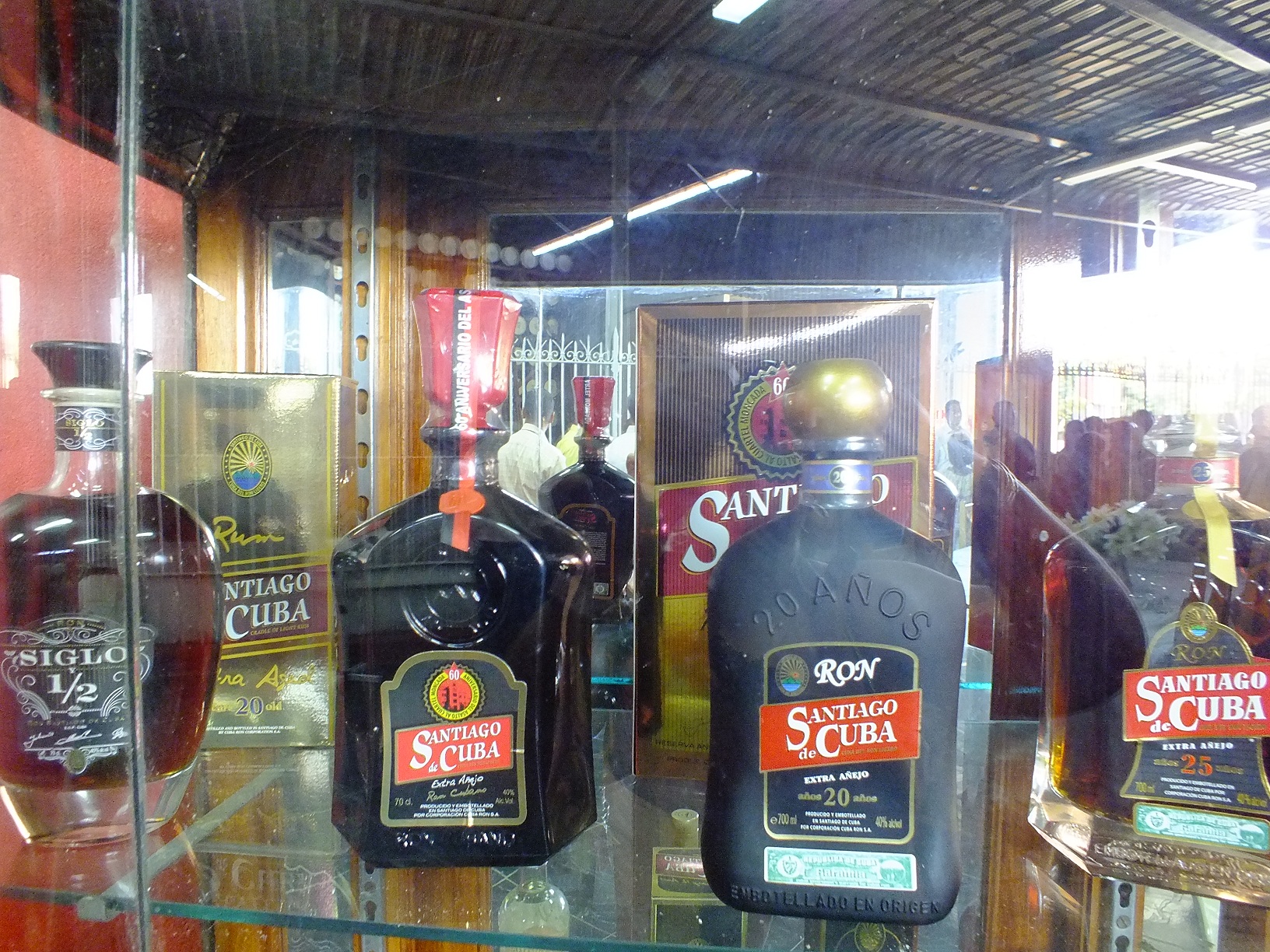 El ron Santiago será uno de los productos líderes de la región suroriental del país que tendrá un espacio expositivo en el Foro Cuba-Caribe. foto: de la autora