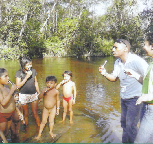 El programa Mas Médicos, al que se han vinculado al menos 19 mil especialistas cubanos, constituye un hito en las relaciones de cooperación que establece la OPS con autoridades locales de salud y entre sus múltiples resultados figura haber proporcionado, por primera vez, una cobertura médica del 100 % en las zonas habitadas por los pueblos originarios del Amazonas. 