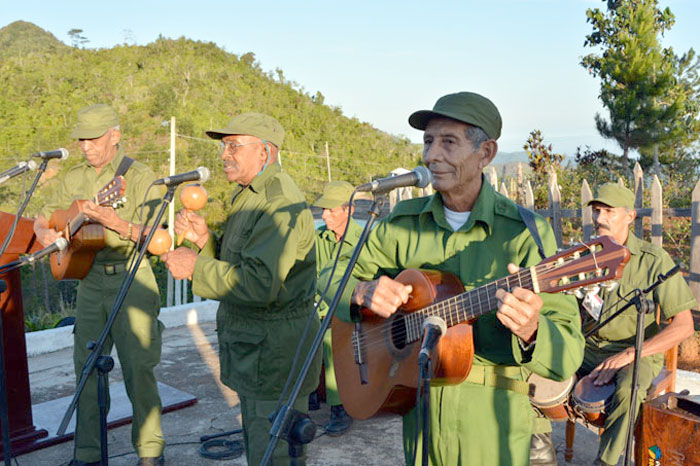 El Quinteto Rebelde, además de mantener las tradiciones, es considerado un promotor cultural en las comunidades. Guía de foto: aniversario quinteto rebelde.