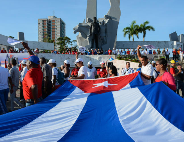 Colorido y mucho entusiasmo caracteriza el desfile por el Día Internacional de los Trabajadores. Foto: Leandro Armando Pérez Pérez