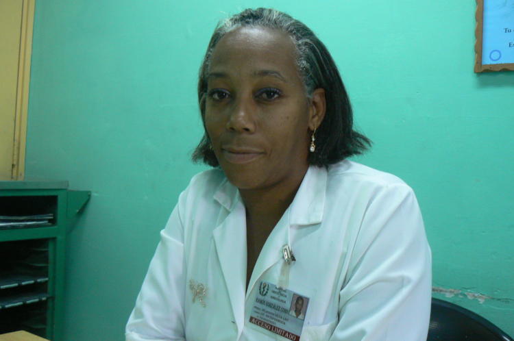 La enfermera Milagros Silva La O exhorta a que la gestante se cuide porque no se sabe si en algún momento pueda padecer una diabetes. Foto: Yoel Almaguer de Armas